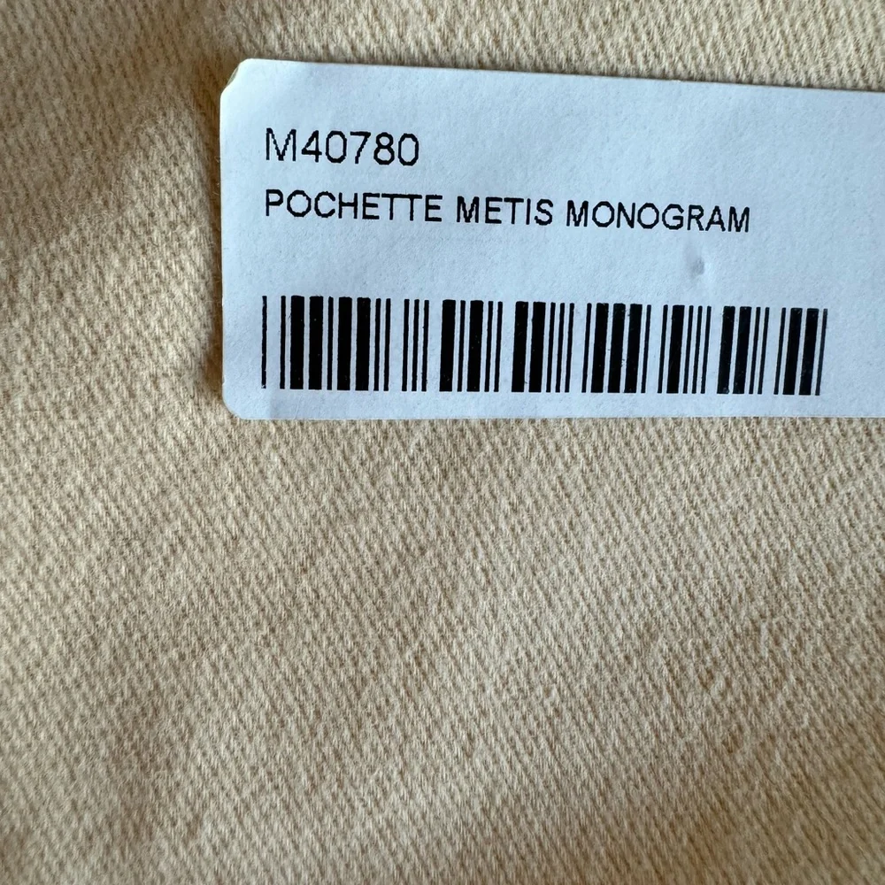 Louis Vuitton Pochette Métis - Picture 11 of 13